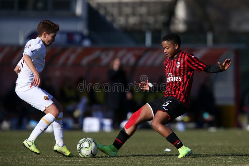 Valentina Giacinti (AC Milan) controlling the ball during AC Milan vs ACF  Fiorentina femminile, Italian foo - Photo .LiveMedia/Francesco Scaccianoce  Stock Photo - Alamy