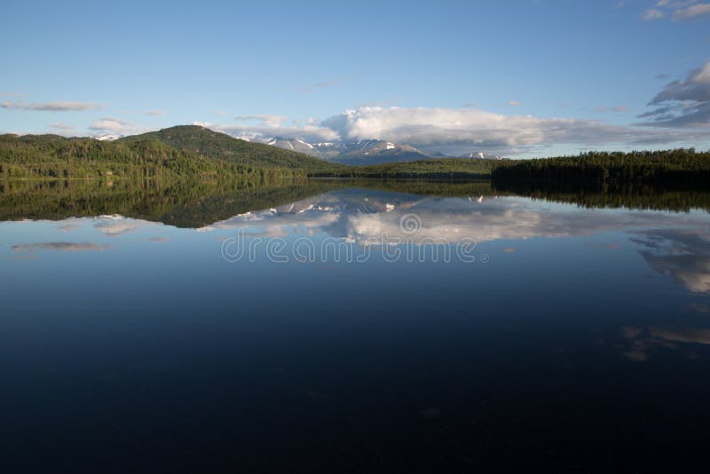 Reflexion på Skilak sjön fotografering för bildbyråer Reflexion på Skilak sjön fotografering för bildbyråer