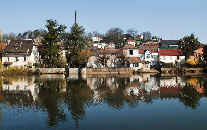 Reflexionen im Fluss stockfotos Reflexionen im Fluss stockfotos