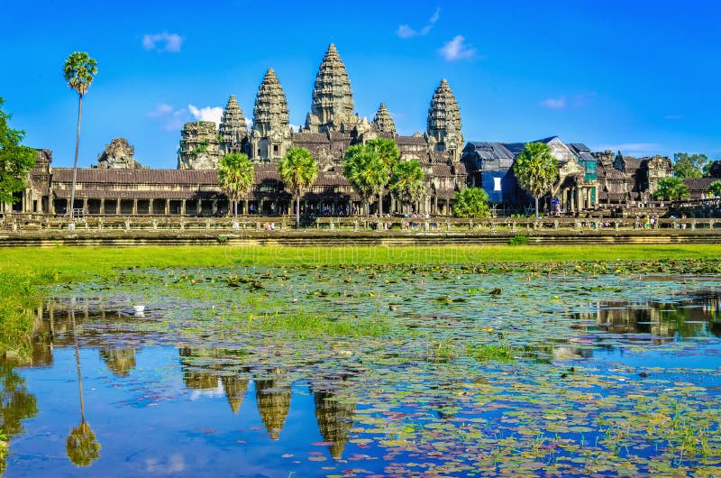 Reflexión de la plantilla de Angkor Wat en el lago, Camboya imagen de archivo libre de regalías Reflexión de la plantilla de Angkor Wat en el lago, Camboya imagen de archivo libre de regalías