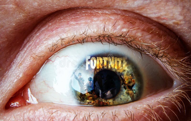 Reflexo do jogo Fortnite no olho fotografia de stock royalty free