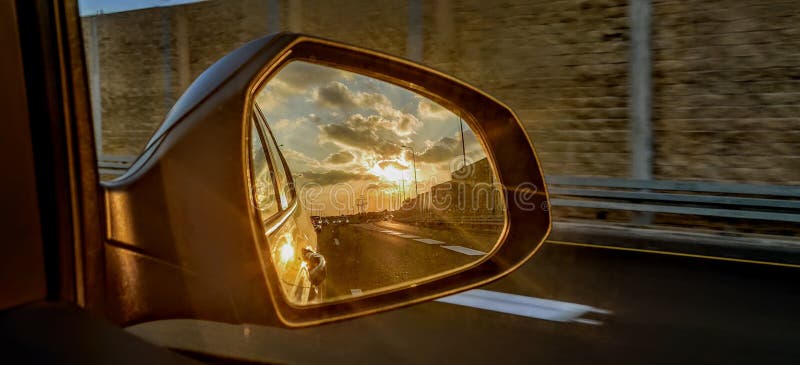Reflexão de um por do sol em Israel foto de stock royalty free Reflexão de um por do sol em Israel foto de stock royalty free