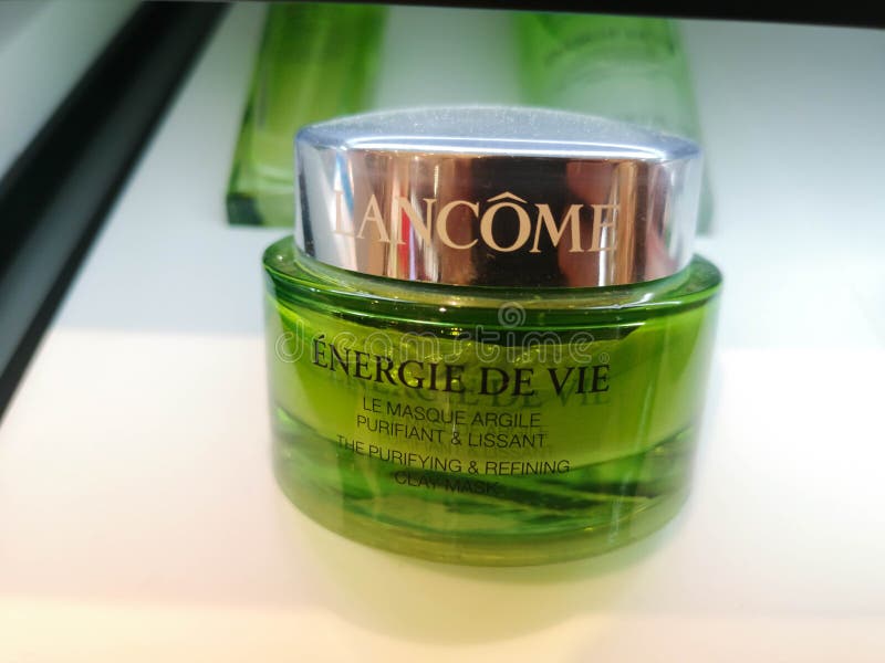 Refreshing liquid cream for the skin of the face - Lancome Energie De Vie in the perfume and cosmetics store on February 10, 2020