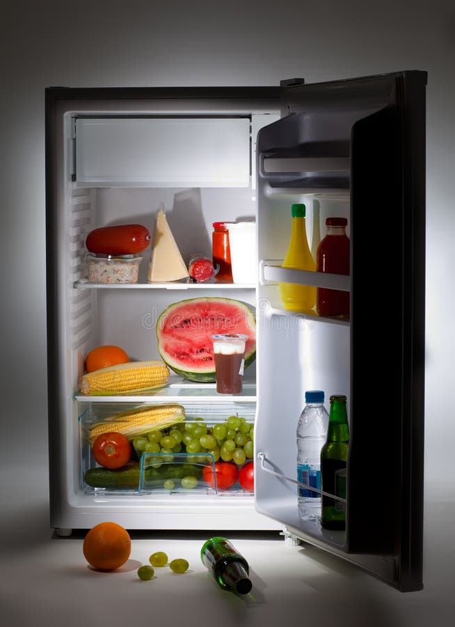 Refrigerador imagen de archivo libre de regalías Refrigerador imagen de archivo libre de regalías