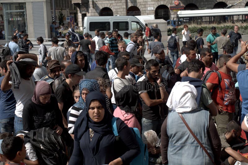 Refugiados em Budapest, estação de trem de Keleti fotos de stock Refugiados em Budapest, estação de trem de Keleti fotos de stock