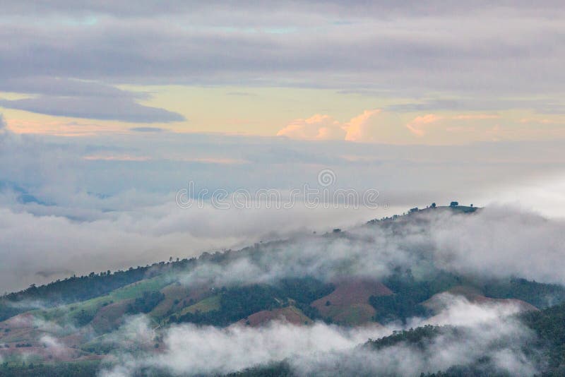 Regain sur la montagne photographie stock libre de droits Regain sur la montagne photographie stock libre de droits