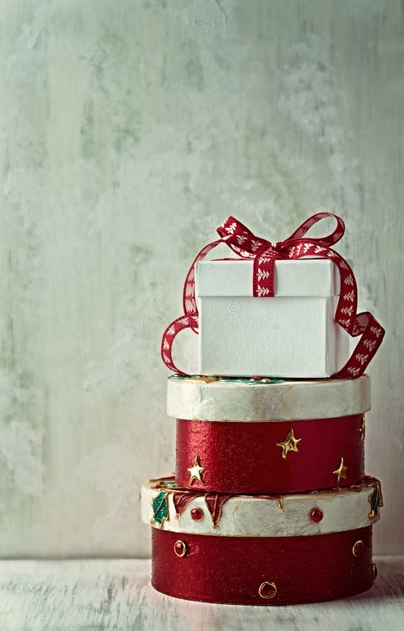Regali d'annata di Natale fotografia stock libera da diritti Regali d'annata di Natale fotografia stock libera da diritti