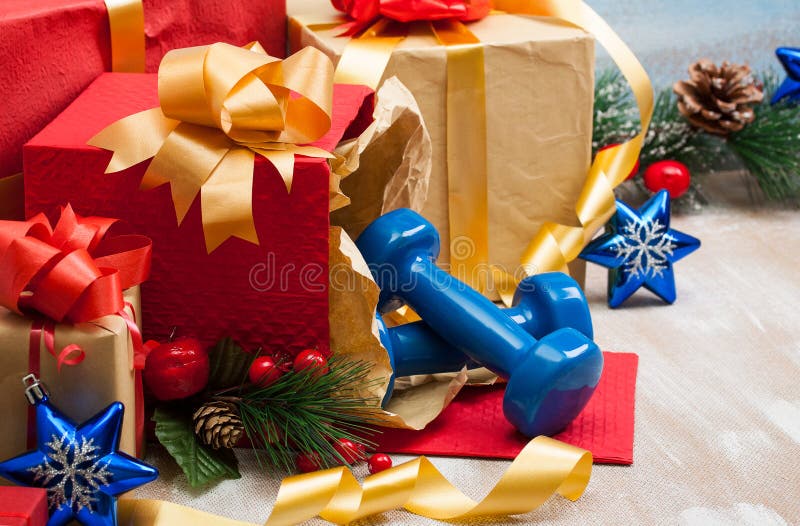 Regali Di Natale Sportivi.Regali Di Natale Con Le Teste Di Legno Blu Di Sport Fotografia Stock Immagine Di Beige Nuovo 82226718