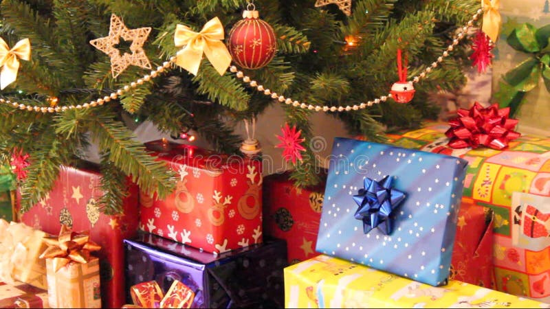 Regali ed albero di Natale stock footage