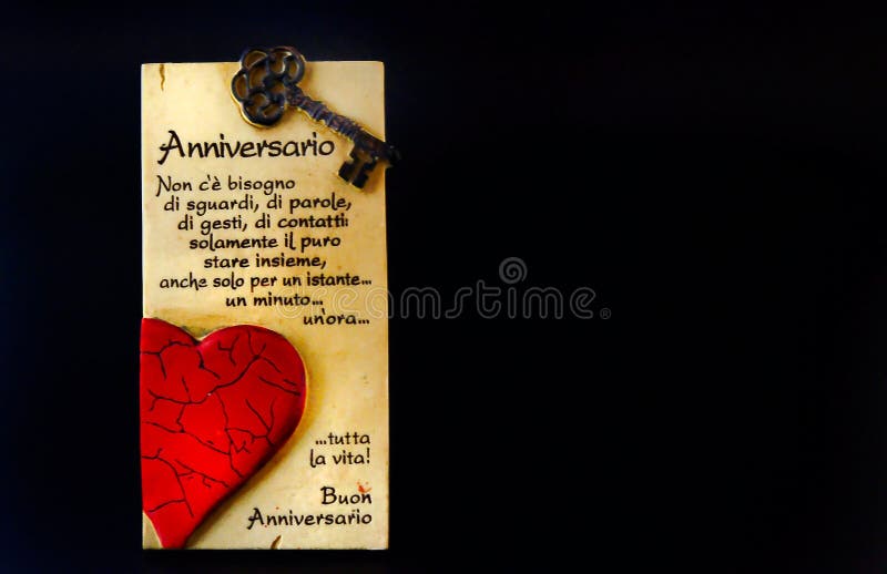 Regalo Di Anniversario Con Dedica D`amore Su Sfondo Nero. Stock Image -  Image of emozione, emozioni: 210386719