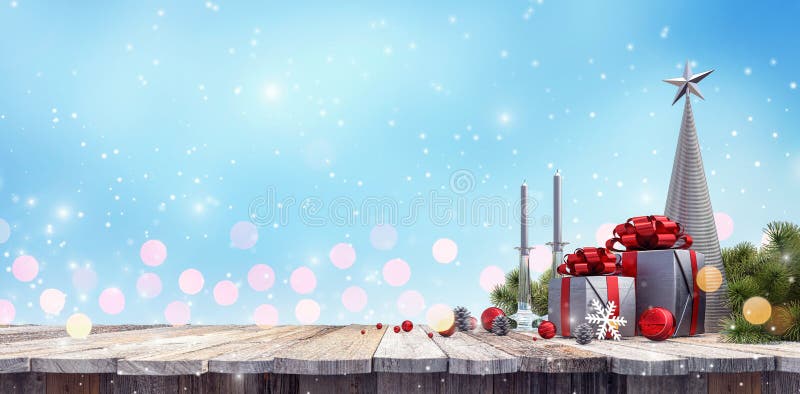 Regalo di Natale con la decorazione sulla tavola di legno immagine stock libera da diritti Regalo di Natale con la decorazione sulla tavola di legno immagine stock libera da diritti