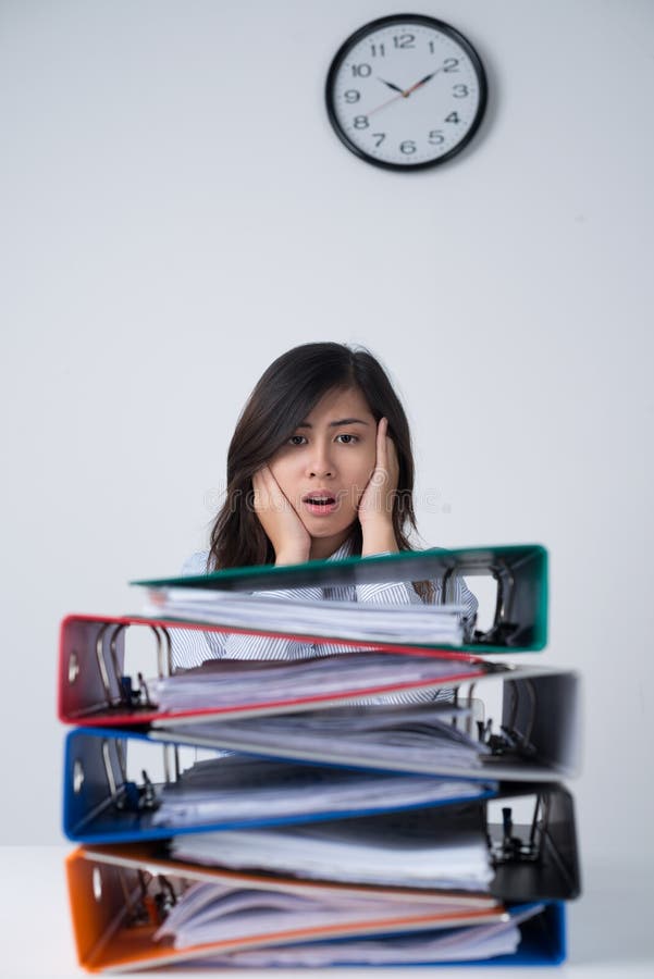 Regarder la pile des écritures images libres de droits