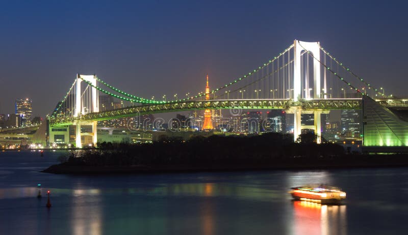 Regenbogen-Brücke nachts, Tokyo, Japan stockbild Regenbogen-Brücke nachts, Tokyo, Japan stockbild