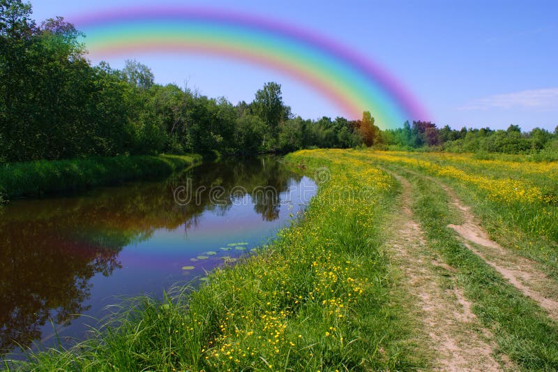 Regenboog over het bos, Valday, Rusland royalty-vrije stock foto's Regenboog over het bos, Valday, Rusland royalty-vrije stock foto's