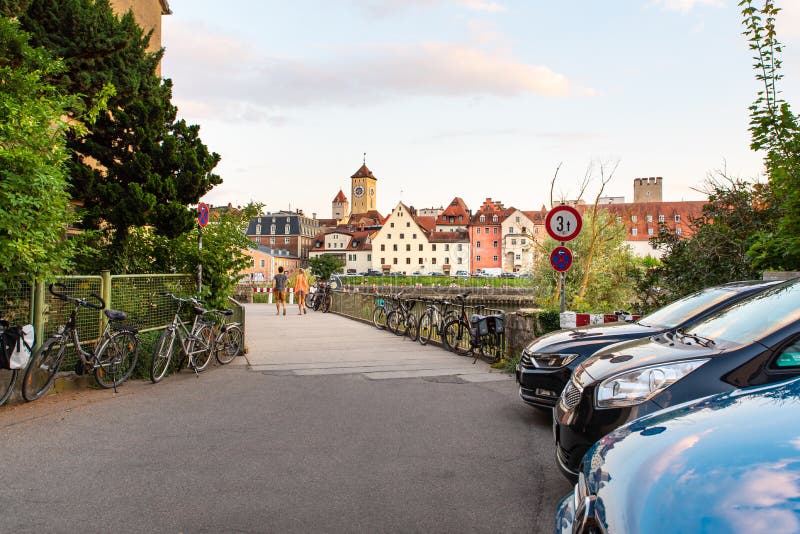 Regensburg, Alemanha - 26 de julho de 2018: Ruas e arquitetura da cidade de Regensburg St complexo Mang do monastério e da igreja fotografia de stock Regensburg, Alemanha - 26 de julho de 2018: Ruas e arquitetura da cidade de Regensburg St complexo Mang do monastério e da igreja fotografia de stock