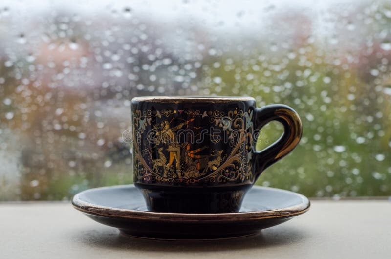 Regentropfen auf dem Fensterglas stockbild Regentropfen auf dem Fensterglas stockbild