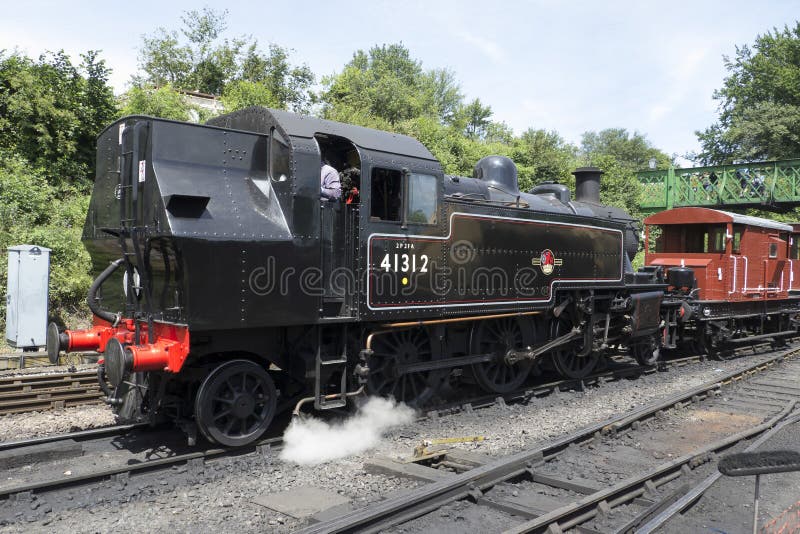 Região central de Londres e locomotiva de tanque escocesa não 4 da classe 2MT 2-6-2 fotografia de stock Região central de Londres e locomotiva de tanque escocesa não 4 da classe 2MT 2-6-2 fotografia de stock