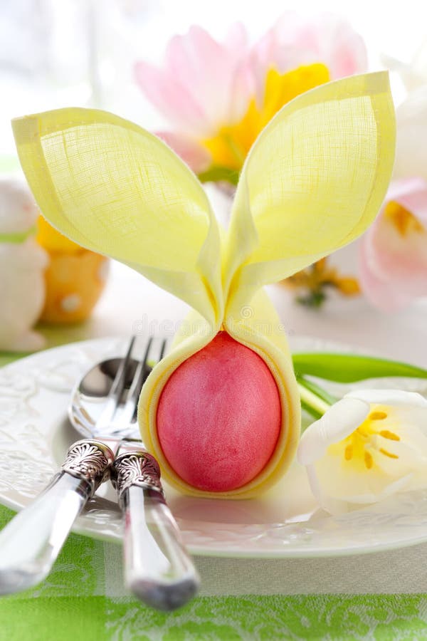 Regolazione di posto di Pasqua immagini stock libere da diritti Regolazione di posto di Pasqua immagini stock libere da diritti