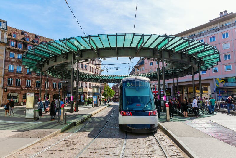 Regoli la stazione nella città di Strasburgo, Francia fotografia stock Regoli la stazione nella città di Strasburgo, Francia fotografia stock