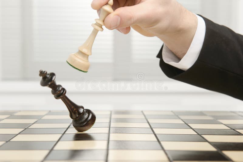 Foto de Checkmate Mão Faz Final Ganhando Movimento No Jogo De