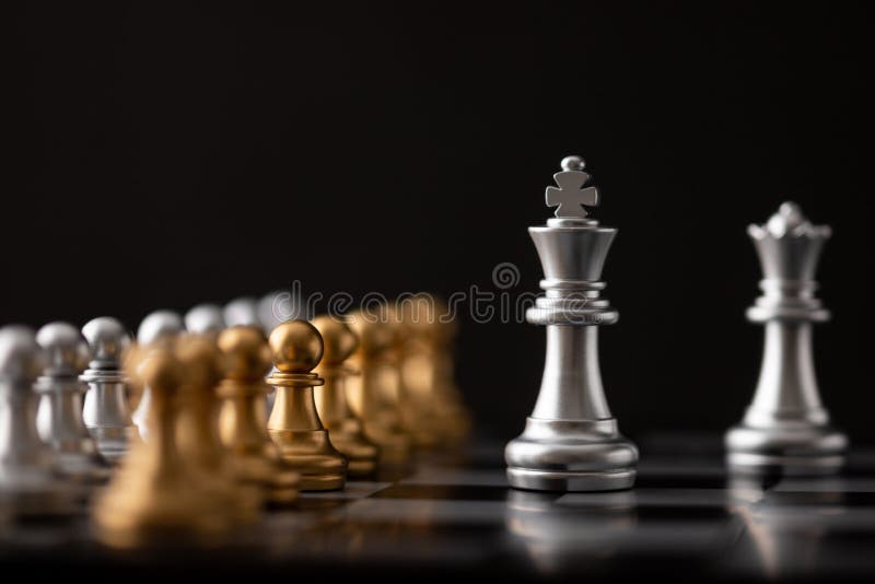 Posi??o Da Rainha E Queda De Prata Do Rei Do Ouro Foto de Stock - Imagem de  xadrez, tabuleiro: 149506434