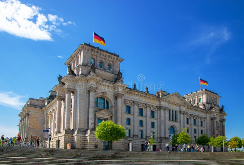 Reichstag/der Bundestag - Gebäude des deutschen Parlaments im berli stockfotografie Reichstag/der Bundestag - Gebäude des deutschen Parlaments im berli stockfotografie