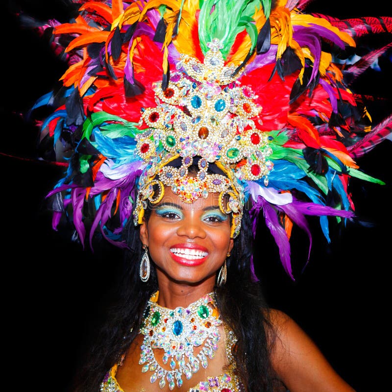 1,336 Disfraz Carnaval Brasil Mujer Plumas Fotos de stock - Fotos libres de  regalías de Dreamstime