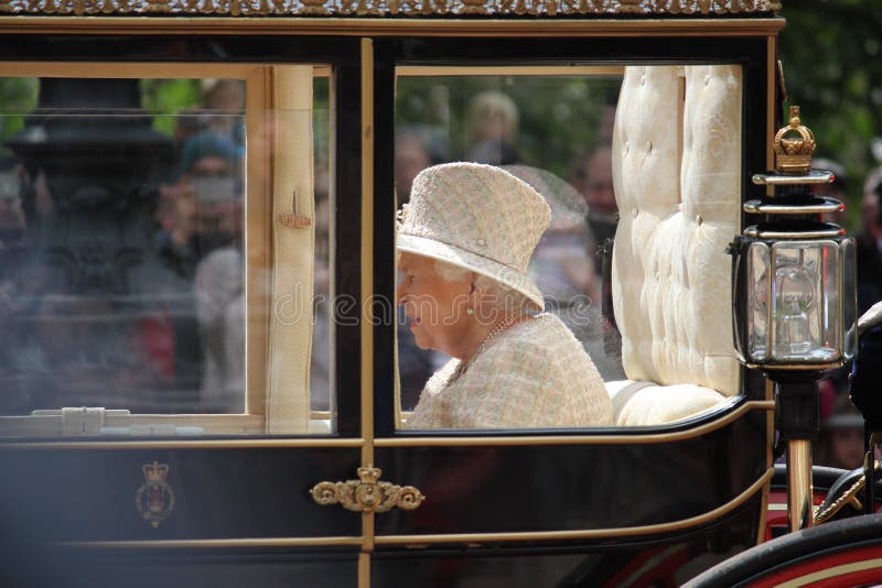 Reina Elizabeth, Londres Reino Unido, el 8 de junio de 2019 - reina Elizabeth Trooping la foto común de la prensa del Buckingham fotos de archivo libres de regalías Reina Elizabeth, Londres Reino Unido, el 8 de junio de 2019 - reina Elizabeth Trooping la foto común de la prensa del Buckingham fotos de archivo libres de regalías