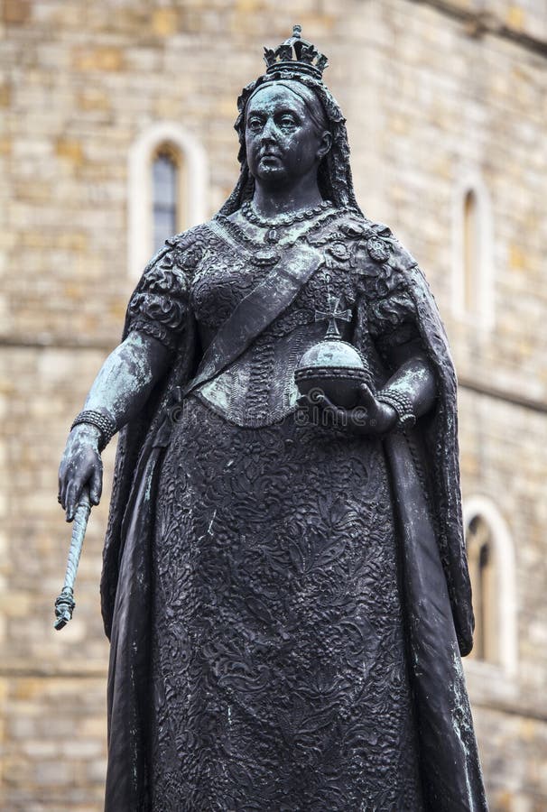 Reina Victoria Statue En Windsor Castle Foto de archivo Imagen de