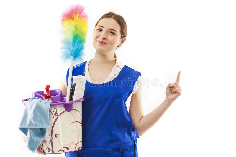 Reinigungsfrau, die Ihr Produkt oder Text zeigt und zeigt. Reinigungsfrau, die Ihr Produkt oder Text isoliert auf weißem Hintergrund zeigt und zeigt