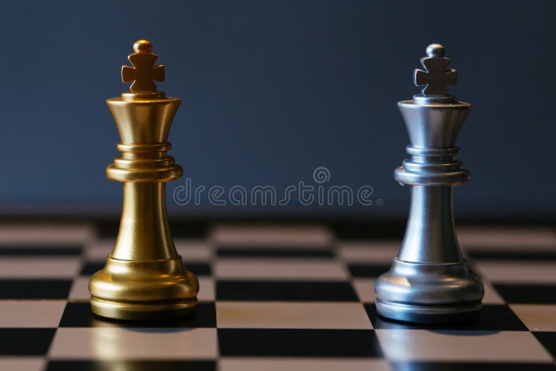 Xadrez 2 Reis Em Um Tabuleiro De Xadrez Foto de Stock - Imagem de xadrez,  jogo: 108057208