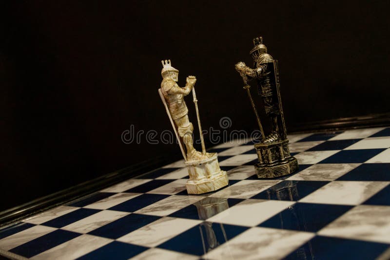 Imagem Horizontal Dos Reis De Xadrez De Dois Harry Potter Imagem de Stock -  Imagem de xadrez, jogo: 279063683