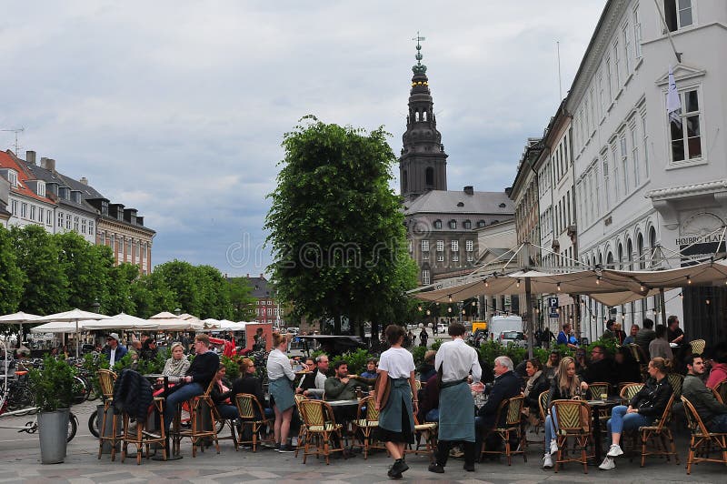 REISENDE GENIESSEN NAHRUNG UND GETRÄNKE UND RESTAURANT lizenzfreies stockbild REISENDE GENIESSEN NAHRUNG UND GETRÄNKE UND RESTAURANT lizenzfreies stockbild