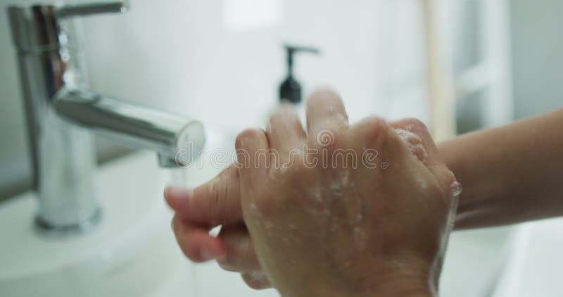 Reispreventie van het coronavirus : handhygiëne , handen wassen met zeep in warm water voor coronavirusbacteriën