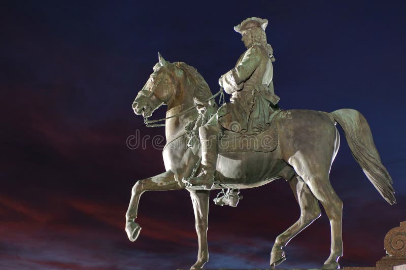 Naturhistorisches Museum und Reiterstatue, bei Nacht – Wahrzeichen in Wien, Österreich stockfotografie