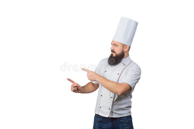 Reizend junger männlicher Chefkoch, der Finger in der weißen Uniform über weißem Hintergrund zeigt lizenzfreies stockfoto Reizend junger männlicher Chefkoch, der Finger in der weißen Uniform über weißem Hintergrund zeigt lizenzfreies stockfoto