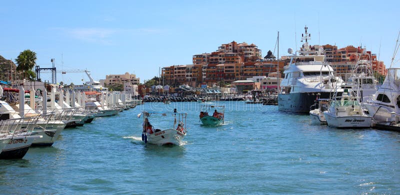 Relaje la vista al mar del lugar en el puerto deportivo en el restaurante agradable del hotel de California Los Cabos México con fotografía de archivo Relaje la vista al mar del lugar en el puerto deportivo en el restaurante agradable del hotel de California Los Cabos México con fotografía de archivo
