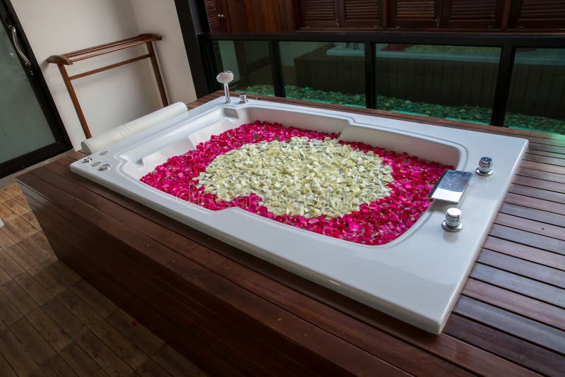 A Relaxing Bath with Rose. Bath Tub with Floating Petals. Rose Petals Put  in Bathtub for Romantic Bathroom in Honeymoon Suit Stock Image - Image of  beautiful, happy: 138776723