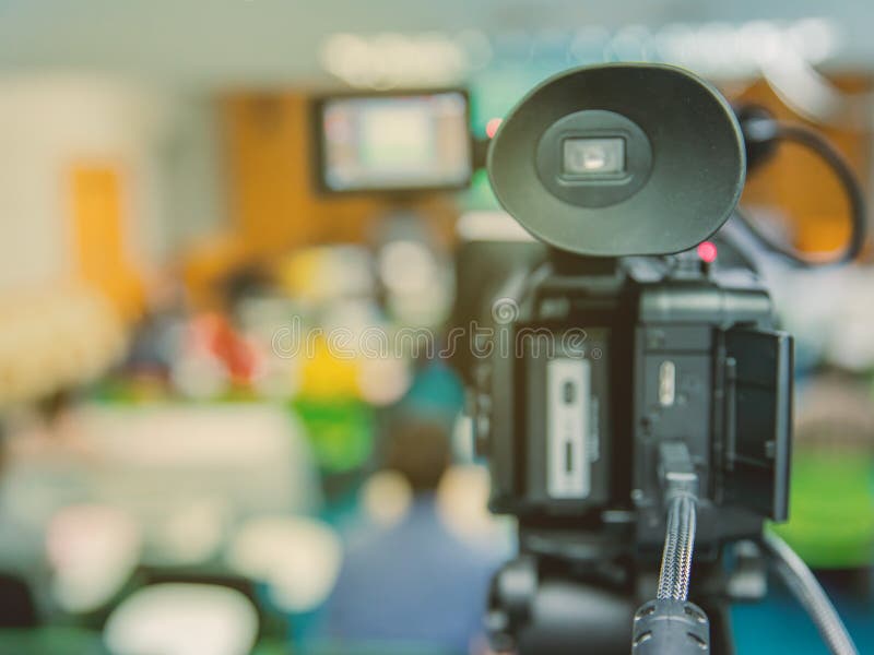 Relações públicas - PR Filmando um evento de meios com uma câmara de vídeo