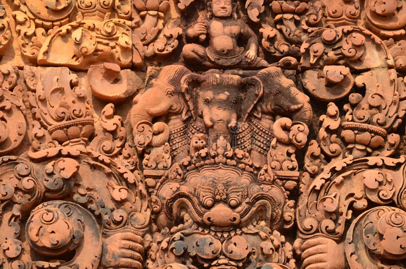 Relevación con tres elefantes. Banteay Srei imágenes de archivo libres de regalías