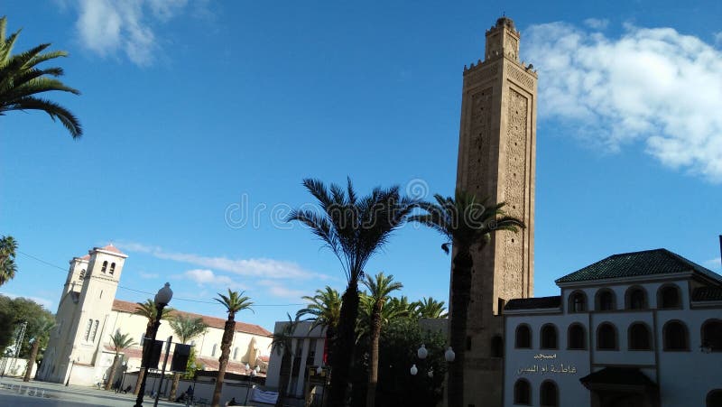 Religion de cathédrale Ã©glise, de paix et d'amour d'étreinte de mosquée d'oujda Maroc