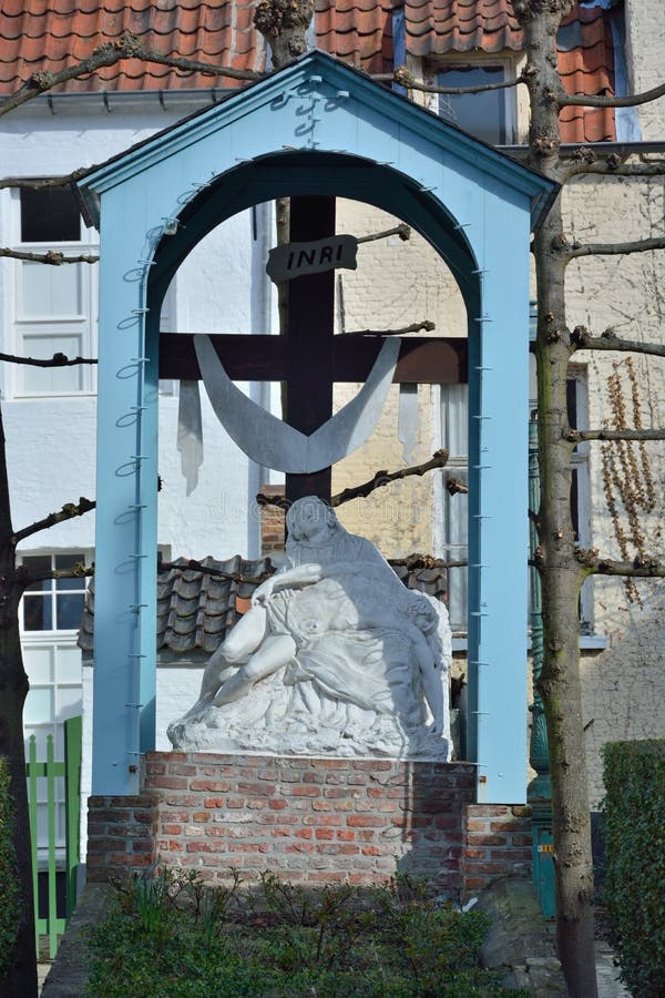 Holy cross catholic cemetery mary statue dinoladeg