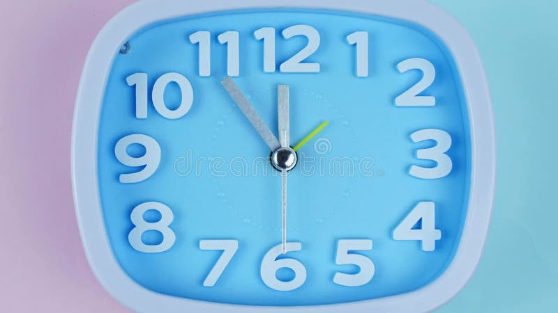 Reloj al inicio del tiempo 1130 am o pm.