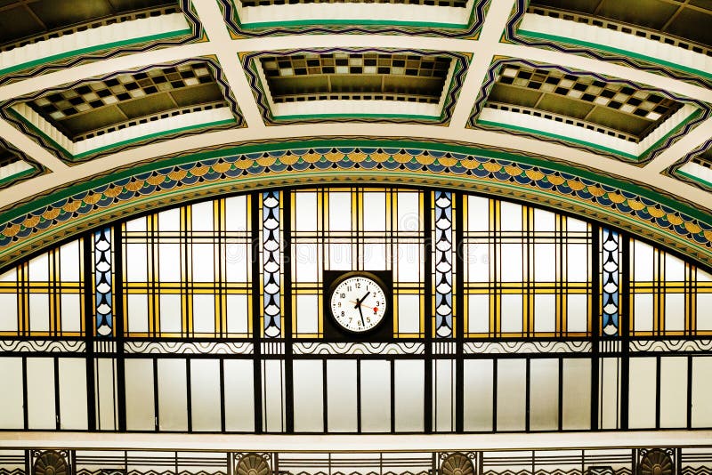 Reloj de Art Deco Station Interior With fotos de archivo libres de regalías Reloj de Art Deco Station Interior With fotos de archivo libres de regalías