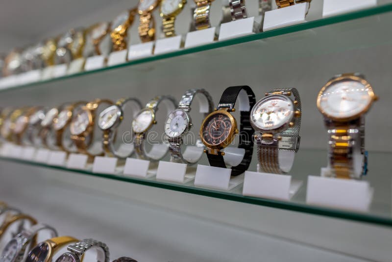 primavera admirar Ahuyentar Relojes De Varias Marcas En Una Tienda De Relojes Fotografía editorial -  Imagen de marcas, interior: 194861247