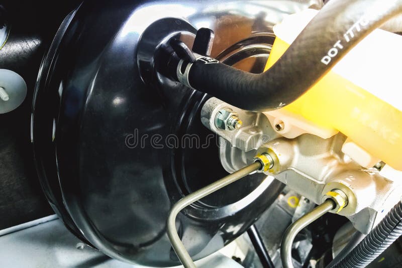 Rembekrachtiger voor de auto is een vacuümbekrachtiger die in het hydraulische remsysteem wordt gebruikt