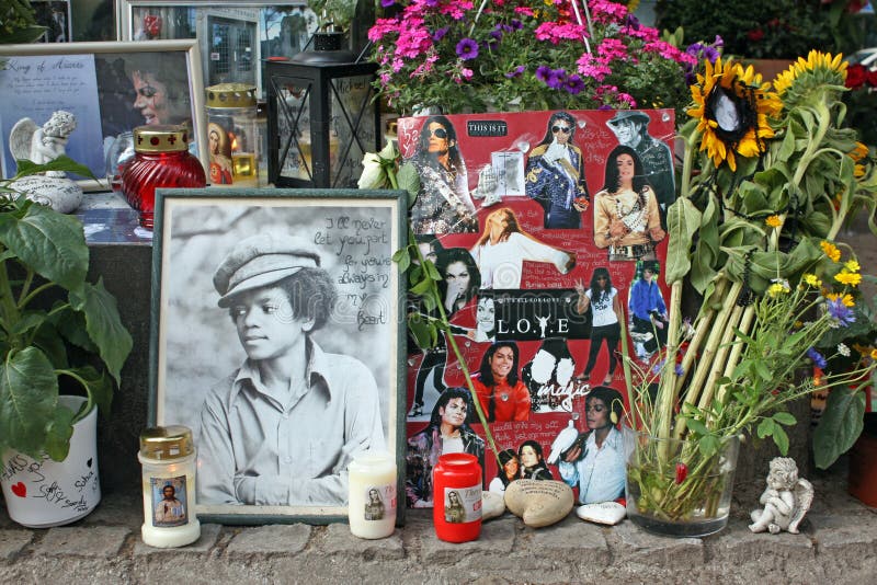 Souvenirs of Michael Jackson placed around a statue at Promenadenplatz in Munich, Germany to remember the anniversary of death of Michael Jackson. Picture taken on June 26th, 2010. Souvenirs of Michael Jackson placed around a statue at Promenadenplatz in Munich, Germany to remember the anniversary of death of Michael Jackson. Picture taken on June 26th, 2010.