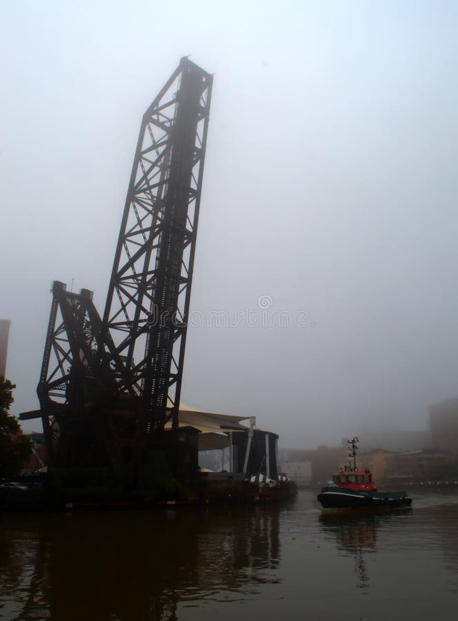 Remorqueur sur la rivière de Cuyahoga images libres de droits Remorqueur sur la rivière de Cuyahoga images libres de droits