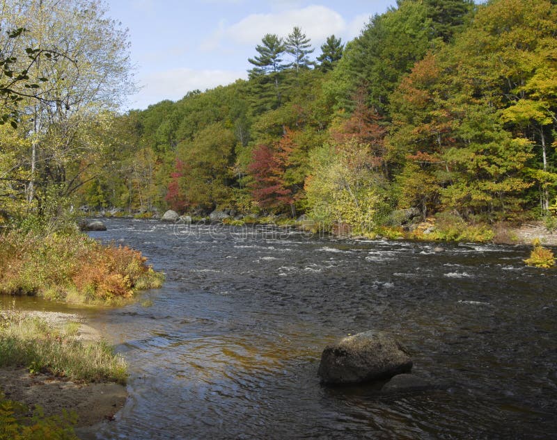 Remous de rivière de Contoocook image libre de droits Remous de rivière de Contoocook image libre de droits