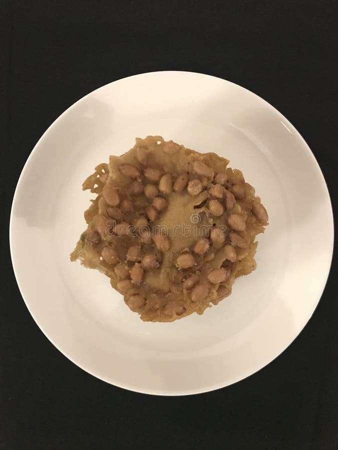 Rempeyek Kacang lub arachidów krakersy zdjęcia stock Rempeyek Kacang lub arachidów krakersy zdjęcia stock